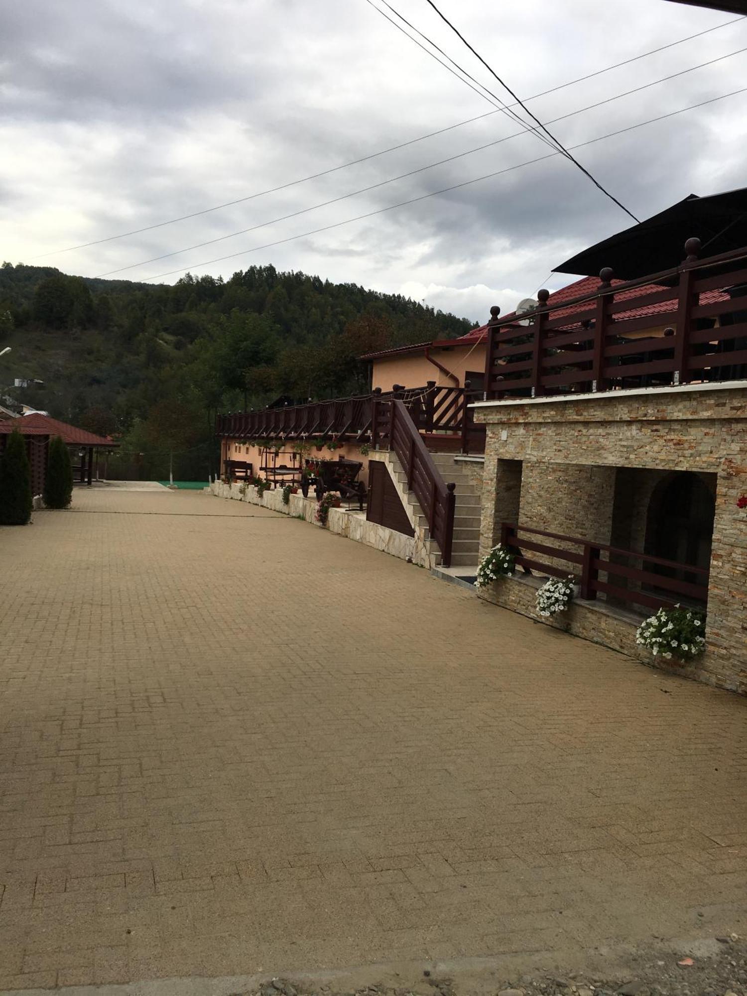 Pridvorul Haiducilor Slănic-Moldova Extérieur photo