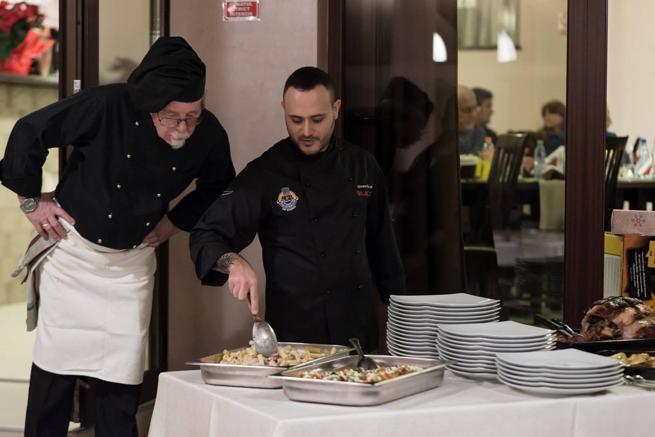 Pridvorul Haiducilor Slănic-Moldova Extérieur photo