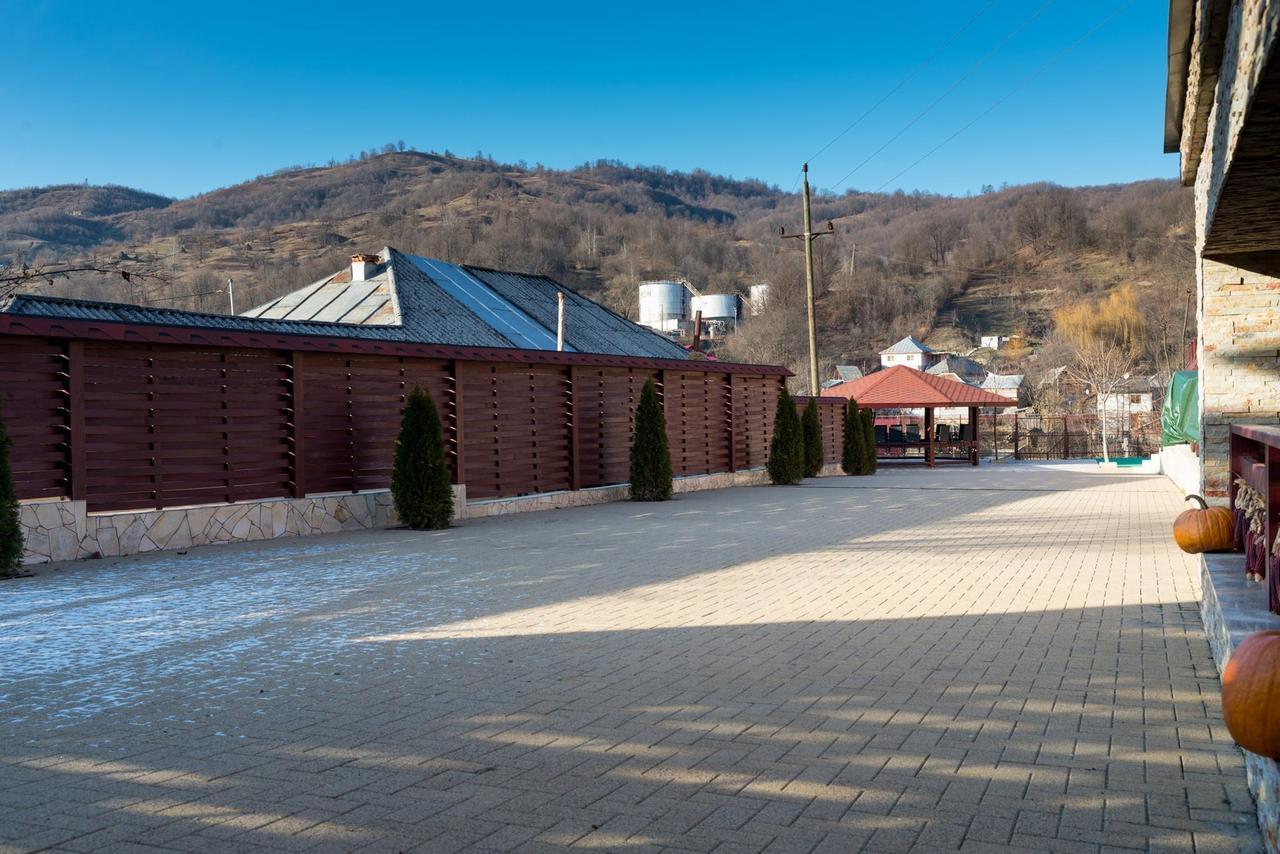 Pridvorul Haiducilor Slănic-Moldova Extérieur photo